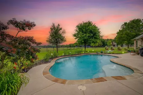 2262 Canyon Lake Rd, Wills Point, TX 75169