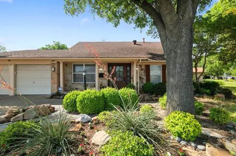 605 Forest Ridge Dr, Garland, TX 75042