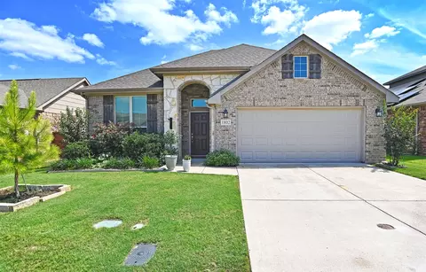 1802 Silver Oaks Dr, Gainesville, TX 76240