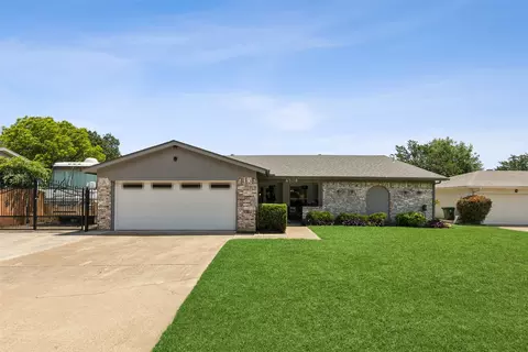 6508 Riddle Dr, North Richland Hills, TX 76182