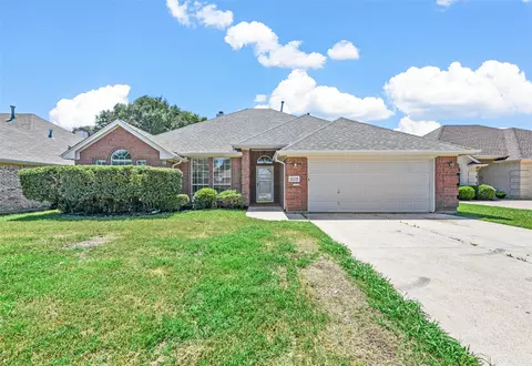 1129 Roundrock Dr, Saginaw, TX 76179