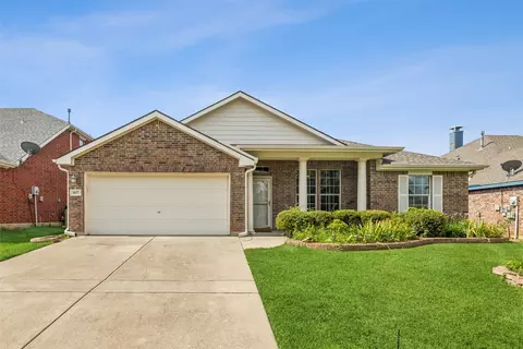 847 Roaring Springs Rd, Grand Prairie, TX 75052