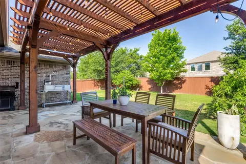 1390 Caspian Dr, Roanoke, TX 76262