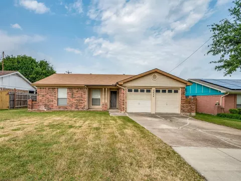 2634 Parkside Dr, Grand Prairie, TX 75052