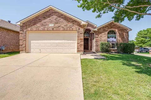 1136 Roping Reins Way, Haslet, TX 76052