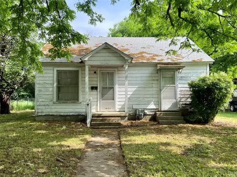 1021 Truelove St, Gainesville, TX 76240
