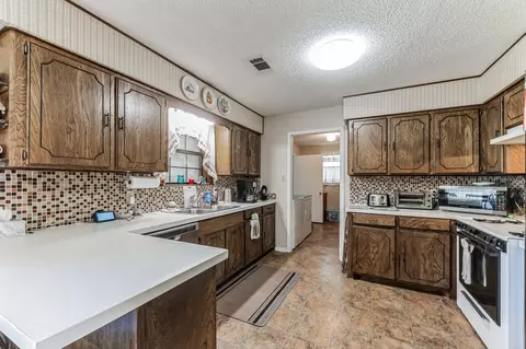 Kitchen - 758 Maxx Rd, Mead, OK 73449 photo 3 of 3