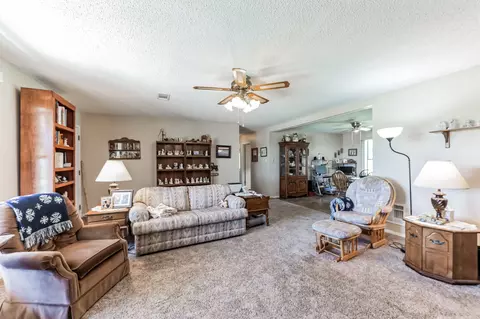 Living - 758 Maxx Rd, Mead, OK 73449 photo 4 of 7