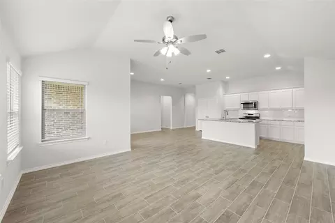 1918 Apache Cir, Cleburne, TX 76033 photo 17