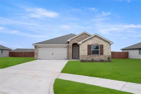 1918 Apache Cir, Cleburne, TX 76033