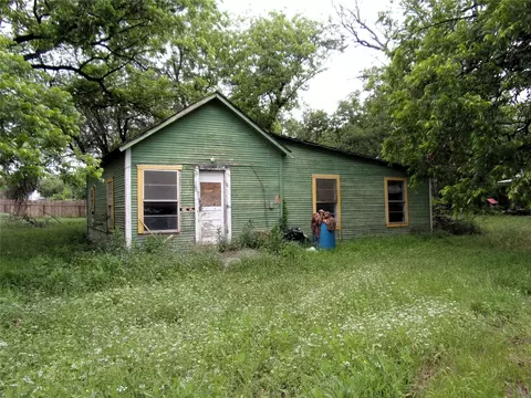 606 W Brown St, San Saba, TX 76877
