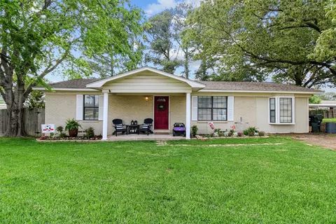 2802 Greenwood Ln, Tyler, TX 75701