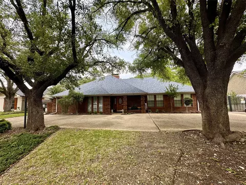 509 Green River Trl, Fort Worth, TX 76103