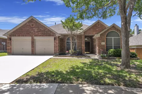 5440 Yellowstone Trl, Fort Worth, TX 76137