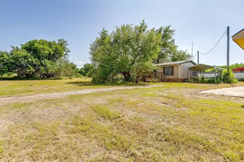 137 Strawberry Ln, Rhome, TX 76078