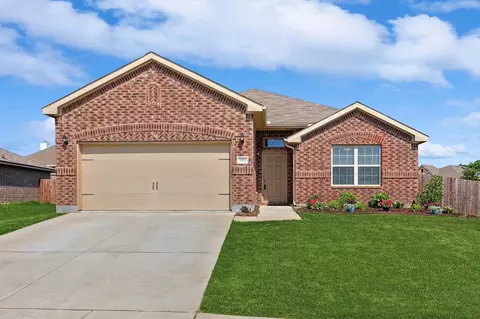 3901 Bridle Path Ln, Sanger, TX 76266