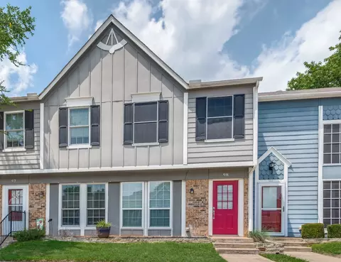 98 Winchester Dr, Euless, TX 76039