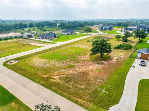 320 Pear Valley Ln, Burleson, TX 76028