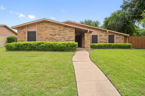 2001 Butterfield Trl, Grand Prairie, TX 75052