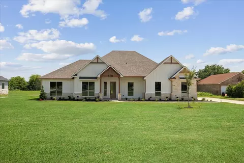 310 Crestview Dr, Red Oak, TX 75154