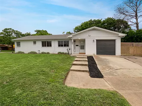 5561 Patton Dr, Fort Worth, TX 76112