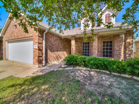 9221 Vineyard Ln, Fort Worth, TX 76123