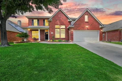 832 Ridgecrest Rd, Grand Prairie, TX 75052