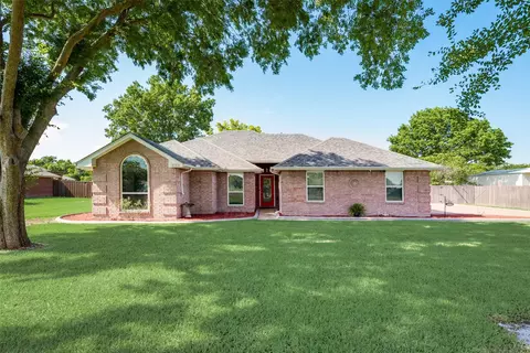 833 Rock Creek Ln, Red Oak, TX 75154