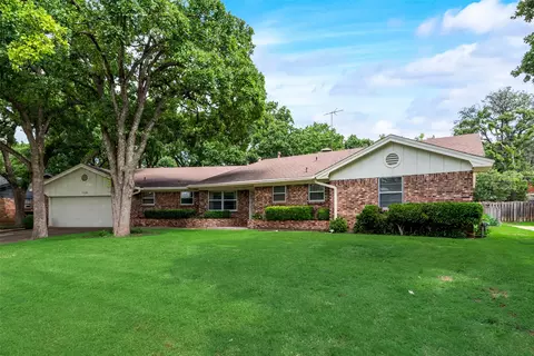 7325 Martha Ln, Fort Worth, TX 76112