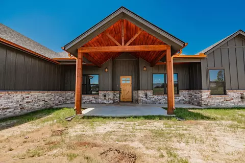 456 Clubview Dr, Bowie, TX 76230