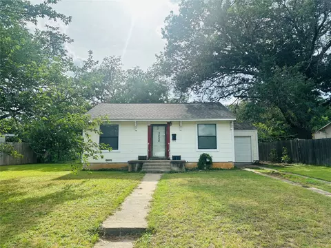 3828 Marks Pl, Fort Worth, TX 76116