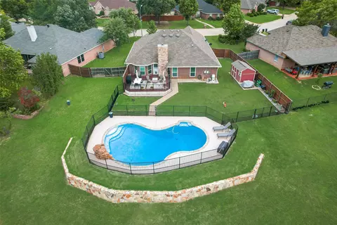 232 Blossom Ln, Hurst, TX 76053
