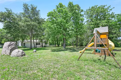 212 Finley Ct, Springtown, TX 76082