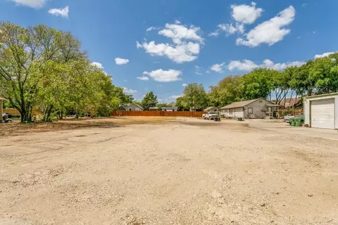 415 Jones St, Grapevine, TX 76051