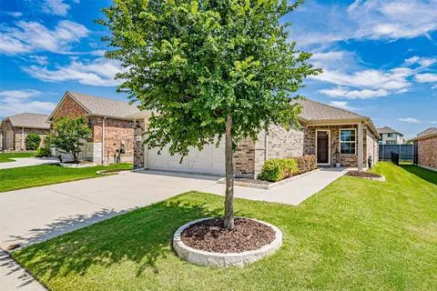 816 Freedom Ln, Aubrey, TX 76227
