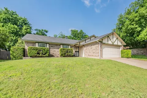 10153 Buffalo Grove Rd, Fort Worth, TX 76108