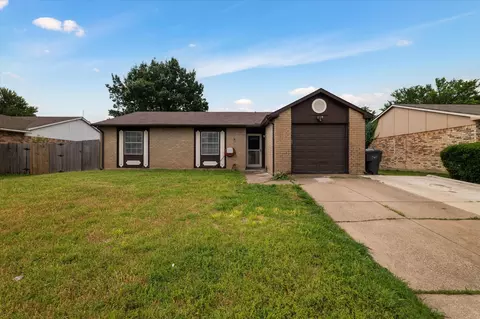 7020 Greenview Cir S, Fort Worth, TX 76120