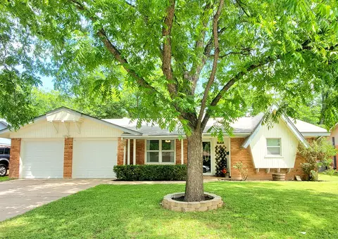 2417 Regent Dr, Abilene, TX 79605