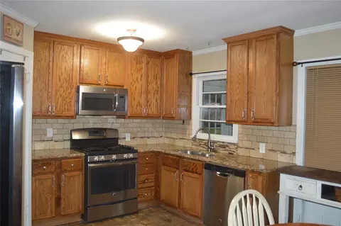 708 NW 6th St NW, Springhill, LA 71075 photo 3