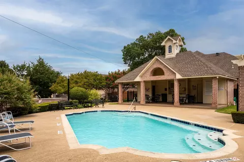5037 Southpoint Dr, Arlington, TX 76017