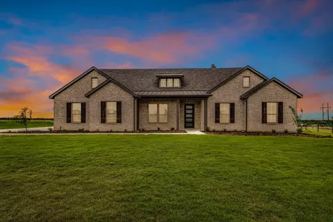 210 Big Bend Trl, Valley View, TX 76272