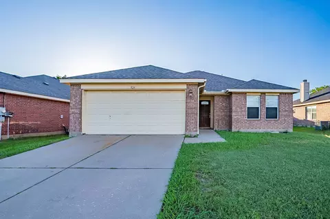 824 Cedar Ridge Ln, Burleson, TX 76028
