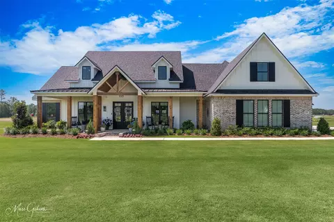 199 Red Bluff Rd, Frierson, LA 71027