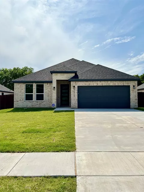 2524 Marlin St, Fort Worth, TX 76105