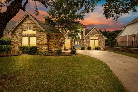 955 Crown Ct, Highland Village, TX 75077