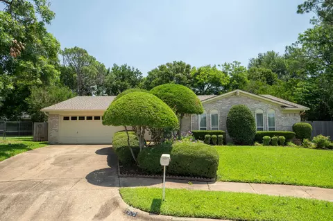 920 Ridge Dr, Bedford, TX 76021