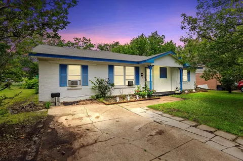 616 Desco Dr, Mesquite, TX 75149