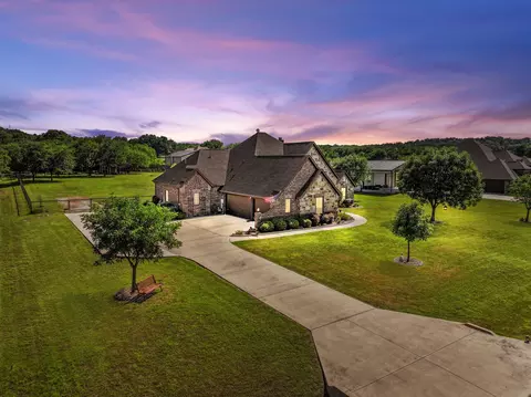 104 Santa Clara Dr, Weatherford, TX 76085
