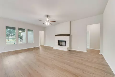 1120 Trinity Dr, Springtown, TX 76082 photo 9