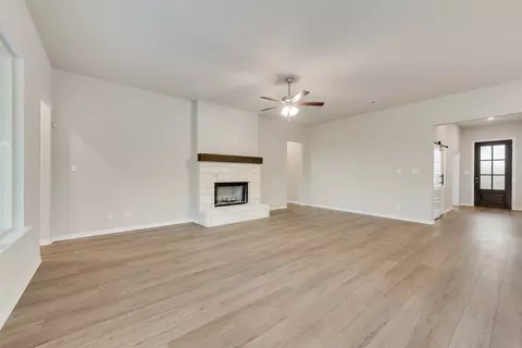 1120 Trinity Dr, Springtown, TX 76082 photo 8